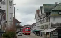 Achtung Gegenverkehr: BDeh 4/4 11 der Appenzeller Bahnen am 16.03.2018 in der engen Ortsdurchfahrt von Teufen