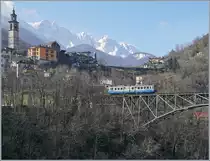 Erfreulicherweise kam nach dem SSIF ABe 8/8 23 nicht nur die Sonne, sondern auch der FART ABDe 6/6 31 Ticino als Regionlazug 309 angerollt. Das Bild zeigt den von Camedo nach Locarno fahrenden Regionalzug nach seiner Abfahrt in Intragna.
20. März 2018