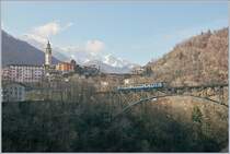Dank dem Gotthard Bassis Tunnel (GBT) scheinen auch auf der Centovallibahn und der Ferrovia Vigezzina die Fahrgastzahlen zu steigen, denn seit dem letzten Fahrplanwechsel wurden zwei FART bzw. SSIF Regionazlzüge durchgebunden. Das Bild zeigt den SSIF ABDe 8/8 23 Ossola als Regionalzug 138 nach Domodossola kurz vor der Ankunft in Intragna.
20. März 2018