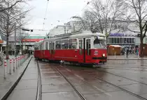 Wien Wiener Linien SL 25 (E1 4855 + c4 1339) XXI, Floridsdorf, Schloßhofer Straße / Franz-Jonas-Platz / ÖBB-Bahnhof Floridsdorf am 16. März 2018.