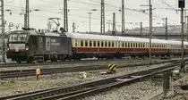 Der Rheingoldexpress, gezogen von der 193 605-3 (Wienerlokalbahnen Cargo) am 29.03.18 bei der Durchfahrt Weil am Rhein.