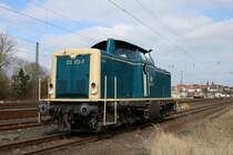 DB Museum 212 372-7 macht am 24.03.18 beim Lokschuppenfest in Treysa Führerstandsmitfahrten. Das Gelände wurde abgesperrt und mein Standort war zugänglich