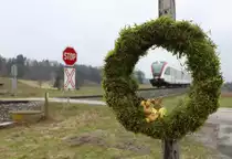 Die Osternestersuche wird wohl heuer Wortwörtlich ins Wasser fallen ,..... 

Gottseidank dürften die Schneestecken von denen einer herhalten musste für meinen Spiegel ausgedient haben ,.... 


FROHE OSTERN ! 

29.03.2018
