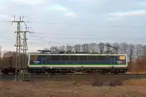 Bei letztem Licht fährt die 155 045-9 der IntEgro Verkehr GmbH (NVR-Nummer: 91 80 6155 238-9 D-PRESS) am 29.03.2018 durch Nassenheide.