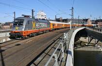 182 517-3 erreicht am 18.3.2018 mit dem LOC1819 von Berlin Lichtenberg nach Stuttgart Hauptbahnhof den Berliner Hauptbahnhof. 