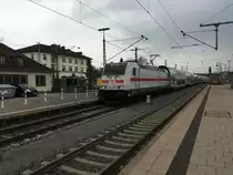 146 567 mit einem Ic nach Stuttgart Hbf bei der Einfahrt in Singen Hohentwiel am 26.03.2018