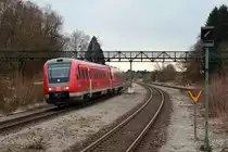 612 124 fährt mit einem RE nach Augsburg am 15.03.2018 in Hergatz ein