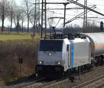 186 437-0 Ausfahrt Pristewitz mit einem kurzen Kesselwagenleerzug.30.03.2018 11:59 Uhr.