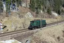 Die Ae 4/7 Nr. 10976 befährt am 24. März 2018 auf einer SBB Historic Führerstandfahrt (Erstfeld - Bodio - Airolo - Erstfeld) die dritten Ebene bei Wassen südwärts. 