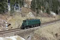 Die Ae 4/7 Nr. 10976 befährt am 24. März 2018 auf einer SBB Historic Führerstandfahrt (Erstfeld - Bodio - Airolo - Erstfeld) die dritten Ebene bei Wassen südwärts.
