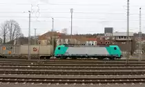 Die Cobra 2822 fährt mit einem Containerzug aus Gallarate(I) nach Antwerpen-Combinant(B) aufgenommen bei der Ausfahrt aus Aachen-West in Richtung Montzen/Belgien. 
Aufgenommen vom Bahnsteig in Aachen-West.
Bei Sonne und Regenwolken am Nachmittag vom 30.3.2018.