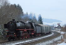 001 150-2 legt sich mit dem Classic Courier von Nürnberg nach Singen am 19.03.2018 bei Röthenbach in die Kurve - leider mit geschlossenem Regler