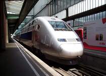 TGV POS 4406 zur Represendation auf Gleis 1 am 26. und 27.05.2007 in Stuttgart Hbf, F�hrerstand und alle Wagen konnten besichtigt werden.