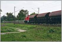 Die Oberhausener 294 860 f�hrt mit einem G�terzug von D�lmen Richtung Recklinghausen. Aufgenommen am 18.05.07 bei Haltern am See.
