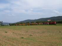 Ein Bauzug ist wieder unterwegs...Zwei V 100er ziehen einen Bauzug Richtung Schw�bisch Gm�nd (Remsbahn, KBS 786), hier, am 26.05.07, bei Essingen aufgenommen.