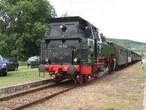 BR 86 333 und BR 50 2988 (h�ngt am Zugschluss) warten stehen mit dem P 107 abfahrsbereit in F�tzen 27.5.07