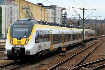 3 442-208 und ein weiterer 442 fahren am 22.03.2018 als RE nach Stuttgart in Herrenberg ein