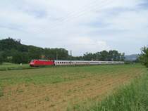 Diese Br.101 fuhr am 26.05.07 mit einem IC von Karlsruhe Hbf nach N�rnberg Hbf, hier kurz vor dem Bahnhof Aalen. Foto: Aufgenommen in H�he Essingen(b. Aalen) am 26.05.07