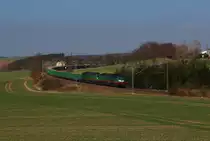 241 697-2 und 241 008-2 der SBW mit DGS 52439 Kayna-Nürnberg zu sehen am 08.04.18 in Ruppertsgrün/Pöhl