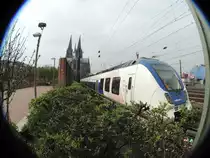 NWL-NATIONAL-EXPRESS VERLÄSST HBF KÖLN
Der TALENT-2-Triebwagen des NAHVERKEHR WESTFALEN-LIPPE kurz nach Verlassen des
Hauptbahnhofs KÖLN und vor Überquerung der HOHENZOLLERNBRÜCKE-
am 9.4.2018 mit dem fisheye fotografiert...