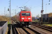 185 393-6 DB kommt als Lokzug von Nievenheim-Gbf nach Neuss-Gbf und fährt in Richtung Neuss-Allerheiligen,Norf,Neuss-Süd,Neuss-Hbf. 
Aufgenommen vom Bahnsteig 1 in Nievenheim.
Bei schönem Frühlingswetter am Nachmittag vom 6.4.2018. 