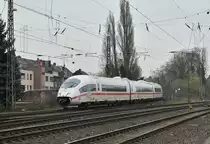 Aus Odenkirchen kommend durchfährt hier der ICE 4682 namens Köln in Rheydt Hbf durchgefahren. Montag den 9.4.2018