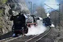 BR 44 1486-8 auf Parallelfahrt mit BR 50 3648-8 am 08.04.2018 auf der Tharandter-Rampe zwischen Tharandt und Klingenberg anlässlich des 10. Dresdner Dampfloktreffens.