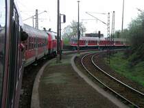 Reisezugkreuzung im Spitzkehrenbahnhof Michaelstein.
218-322 wartet mit der Regionalbahn nach Elbingerode die Kreuzung des entgegenkommenden Zuges ab.
Dieses Bild ist insbesondere eisenbahnhistorisch interessant.
Am 30.04.05 konnte man noch mit regul�ren Z�gen auf der R�belandbahn reisen. 
