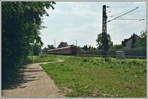 425 024 und 029 fahren am 18.05.07 bei Haltern am See als RB42  Haard-BAHN  von Recklinghausen nach M�nster (Westf).