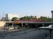 Im Abendlicht ein RegioSwinger (BR 612) auf einem der s�dlichen Hochgleise, Dresden Hbf., 24.05.2007 
