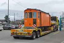 Am 13.04.2018 wird der Schneepflug Xe 2/2 2023 bei der Firma Thommen abgebrochen. Hier fährt der Lstwagen auf die Waage bei der Firma Thommen. Danach geht die Fahrt noch zum Tor 3, wo der Xe 2/2 2023 abgeladen wird.