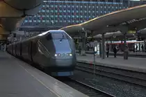 Ein moderner TW vom Typ 71 abfahrbereit Oslo Sentralstasion zum Airport Oslo.
13.04.2018  19:54 Uhr
