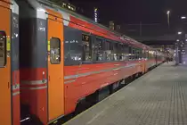 Blick auf den Nachtzug nach Trondheim. Oslo Hbf   13.04.2018 22:47 Uhr.