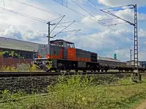 Vossloh G 1206 (Lok Emsland VI) der Emsländischen Eisenbahn mit einem Müllcontainerzug am 16.04.2018 bei Leschede.