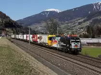 Die X4E-876 mit einer RoLa am 07.04.2018 unterwegs bei Matrei am Brenner.
