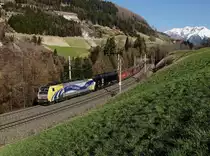 Die 189 912 und die ES 64 F4-032 mit einem Schrottzug am 07.04.2018 unterwegs bei Matrei am Brenner.