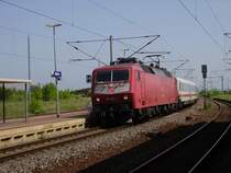 120 155-7 mit einem Umleiter-IC hier im Bahnhof Artern,26.05.2007