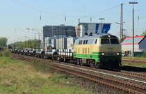 218 396-0 der Brohltal-Eisenbahn durchfährt mit einem Aluzug am 18.04.2018 den Bahnhof Hilden