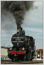 25.026 vom Slowenisches Eisenbahnmuseum Ljubljana bei der Dampflokparade am 19.5.2007 am Graz-K�flacher Bahnhof.