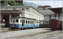 BDe 4/4 3001 in Montreux. Dahinter steht ein Postwagen (PTT), was es heute l�ngst nicht mehr gibt. (Archiv 05/77)