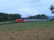 Ein InterCity von Karlsruhe HBF nach N�rnberg HBF vor seinem n�chsten Halt, der Knotenbahnhof Aalen, fotografiert am 27.05.07 bei Essingen.