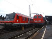 Ein Wittenberger Steuerwagen auf Gleis 2 und 110 243-3 auf Gleis 1 am 07.03.07 im Aalener Bahnhof.