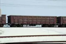 Blick auf einen vierachsigen Kastenwagen der Gattung  Eanos 155-1  (5375 903-1 D-ORME) der On Rail GmbH. Dieser wird von 193 865-3 MRCE, für die Strabag AG fahrend, in Halle (Saale), Karl-von-Thielen-Straße, auf der Ostumfahrung für den Güterverkehr in südlicher Richtung gezogen. [18.3.2018 | 12:24 Uhr]