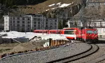 HGe 4/4 II 107  Grimsel  ex FO vor der Armeekaserne Andermatt. (20.04.2018)