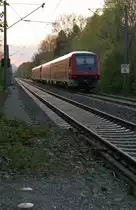 Auf der Fahrt von Ulm nach Basel hat am 21.04.2018 IRE 3052 soeben die Haltestelle B�hringen-Rickelshausen durchfahren.