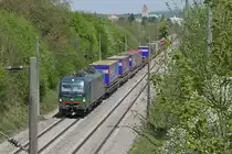 Kurz nach der Abfahrt in Singen (Hohentwiel) wurde die von ELL an SBB International vermietete 193 256 auf der Fahrt Richtung Schaffhausen am 21.04.2018 fotografiert.