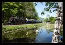 Die ÖGEG Dampflok 77.28 fährt mit SR 14533 zum  Radfrühling im Traisental  von St Pölten nach Markt St.Aegyd. 
Hohenberg 29.4.2018