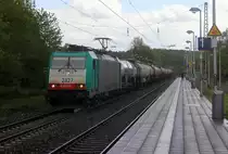 Die Cobra 2827  kommt durch Übach-Palenberg aus Richtung Aachen-West,Laurensberg,Richterich,Kohlscheid,Herzogenrath,Hofstadt,Finkenrath,Rimburg mit einem Kesselzug aus Antwerpen-Kanaaldok(B) nach Millingen und durch Übach-Palenberg in Richtung Zweibrüggen,Frelenberg,Geilenkirchen,Süggerath,Lindern,Brachelen,Hückelhoven-Baal,Baal,Erkelenz,Herrath,Beckrath,Wickrath,Rheydt. 
Aufgenommen in Übach-Palenberg am Bahnhof.
Bei Sonnenschein und Regenwolken am Nachmittag vom 26.4.2018.