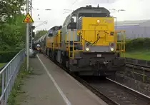 7786,7869 beide von Lineas kommen die Kohlscheider-Rampe hoch aus Richtung Rheydt,Wickrath,Beckrath,Herrath,Erkelenz,Baal,Hückelhoven-Baal,Brachelen,Lindern,Süggerath,Geilenkirchen,Frelenberg,Übach-Palenberg,Rimburg,Finkenrath,Hofstadt,Herzogenrath mit einem Kurzen Kalkleerzug aus Oberhausen-West(D) nach Hermalle-Huy(B) und fahren durch Kohlscheid in Richtung Richterich,Laurensberg,Aachen-West. 
Aufgenommen vom Bahnsteig 2 in Kohlscheid. 
Am Nachmittag vom 26.4.2018.