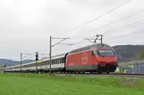 Re 460 032-6 fährt Richtung Bahnhof Itingen. Die Aufnahme stammt vom 14.04.2018.